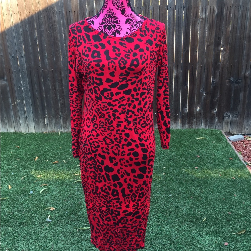 Beautiful vibrant red print jersey dress